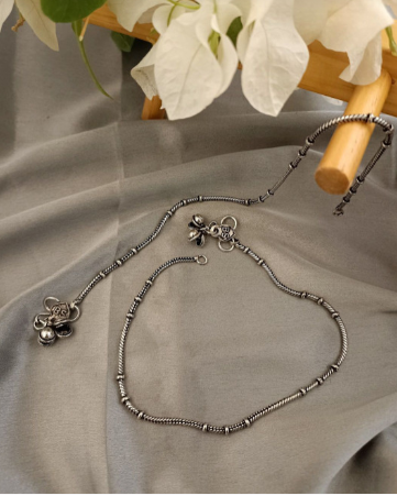 Silver-Plated Oxidised Artificial Beads Anklet Payal