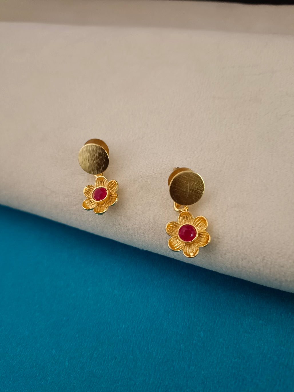 Gold-Plated Pink Kundan Hasli Choker Set | Traditional Studded Earrings & Drawstring