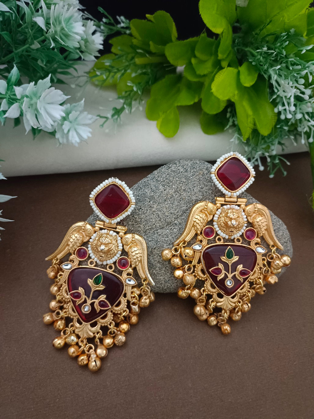 Gold-Toned Geometric Kundan Brass-Plated Kashmiri Earrings