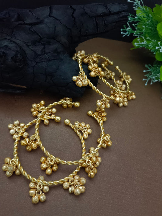 Set Of 4 Women Gold-Plated Ghungroo Beaded Kashmiri Bangle-Style Brass Bracelet