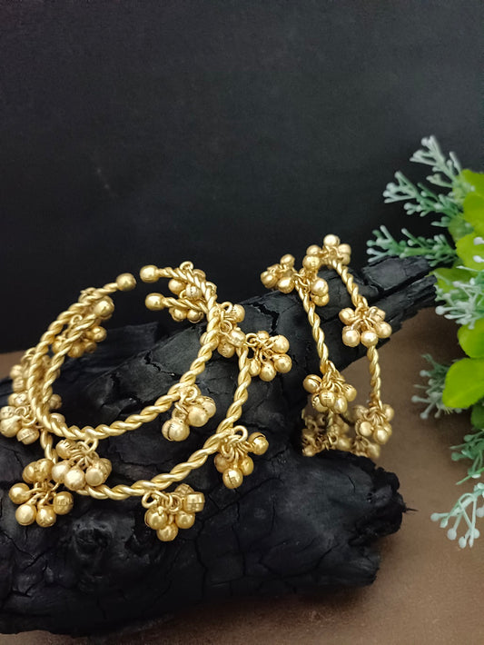 Set Of 4 Women Gold-Plated Ghungroo Beaded Kashmiri Bangle-Style Brass Bracelet