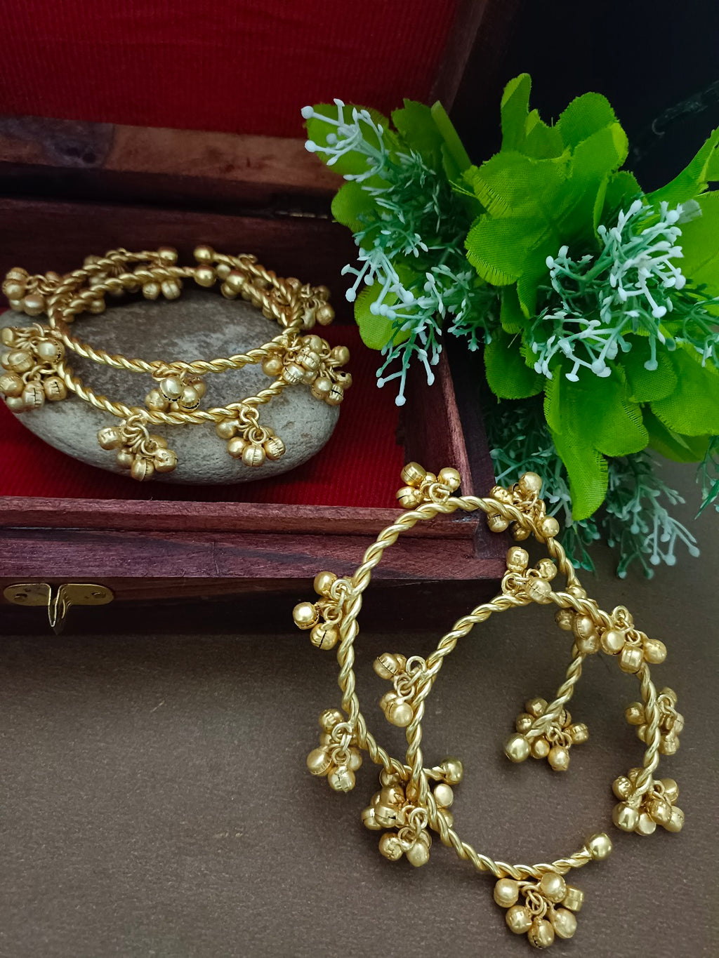 Set Of 4 Women Gold-Plated Ghungroo Beaded Kashmiri Bangle-Style Brass Bracelet