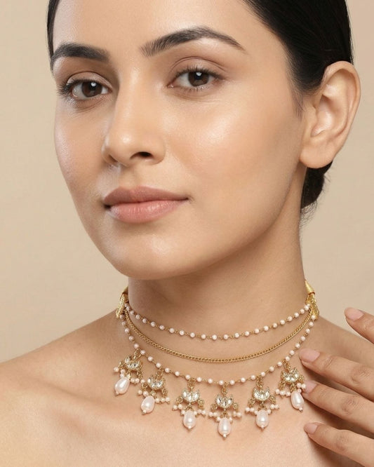 Gold-Plated Kundan-Studded & Baroque Pearl drops Beaded Jewellery Set