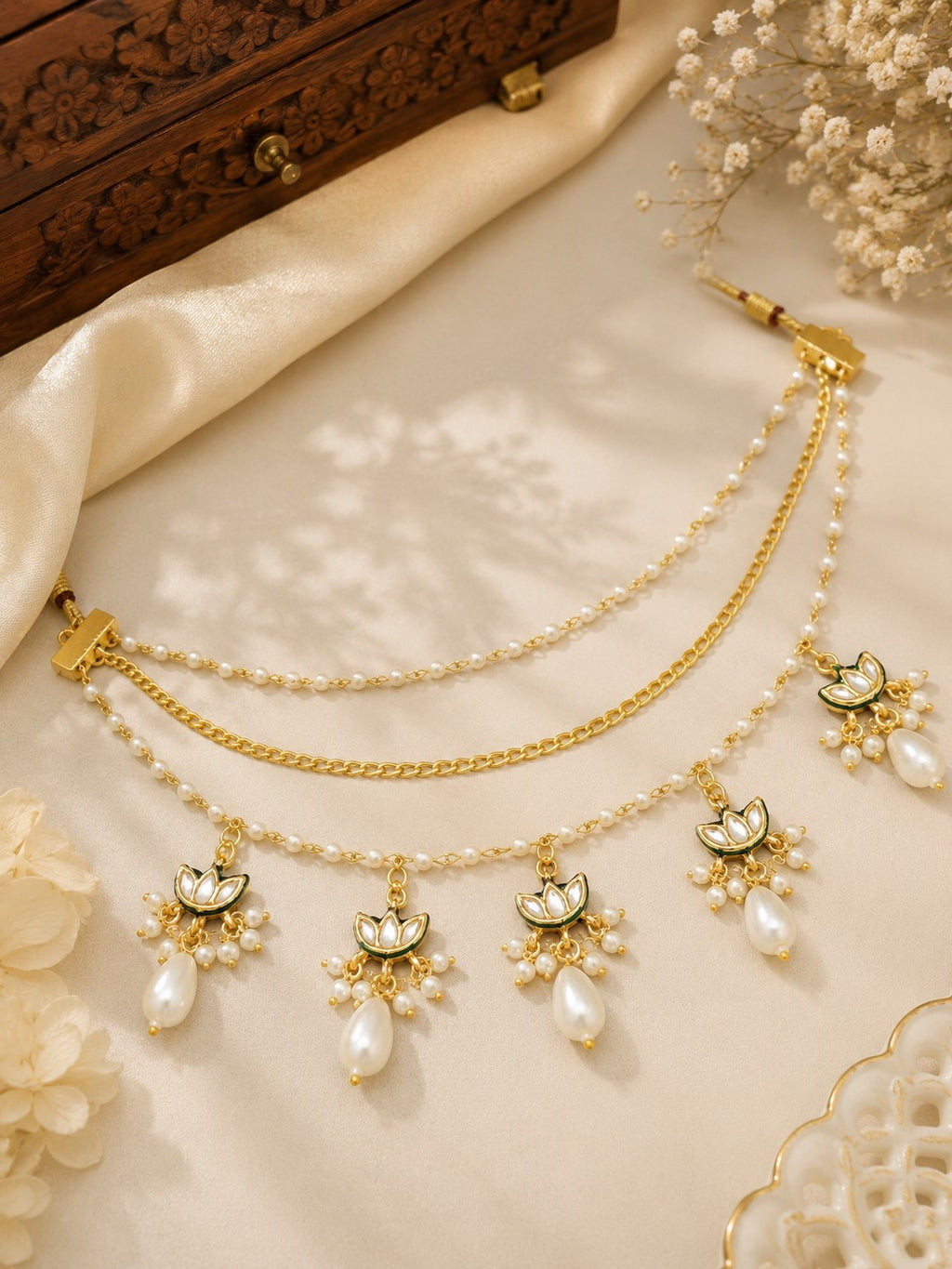 Gold-Plated Kundan-Studded & Baroque Pearl drops Beaded Jewellery Set