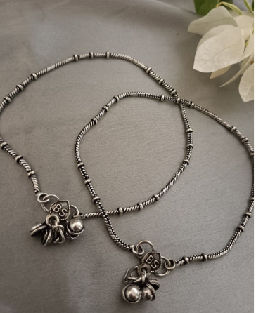 Silver-Plated Oxidised Artificial Beads Anklet Payal